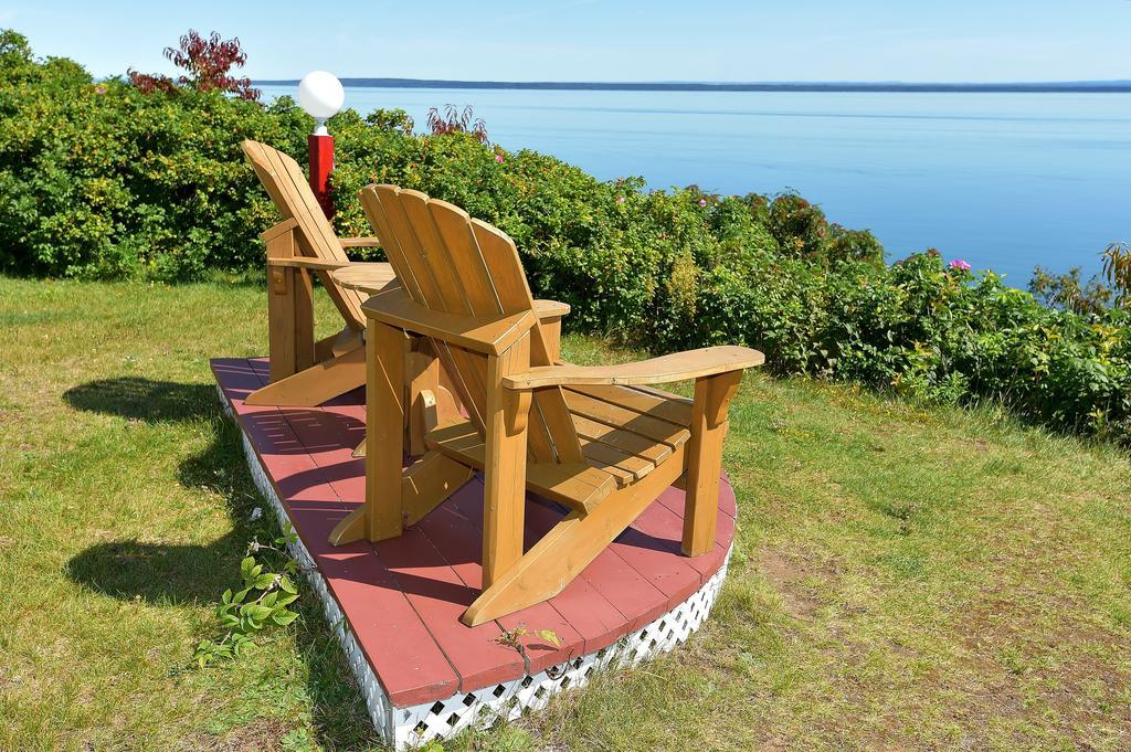 Motel Et Chalets Bo-Fleuve Evangeline Saint-Simeon (Capitale-Nationale)