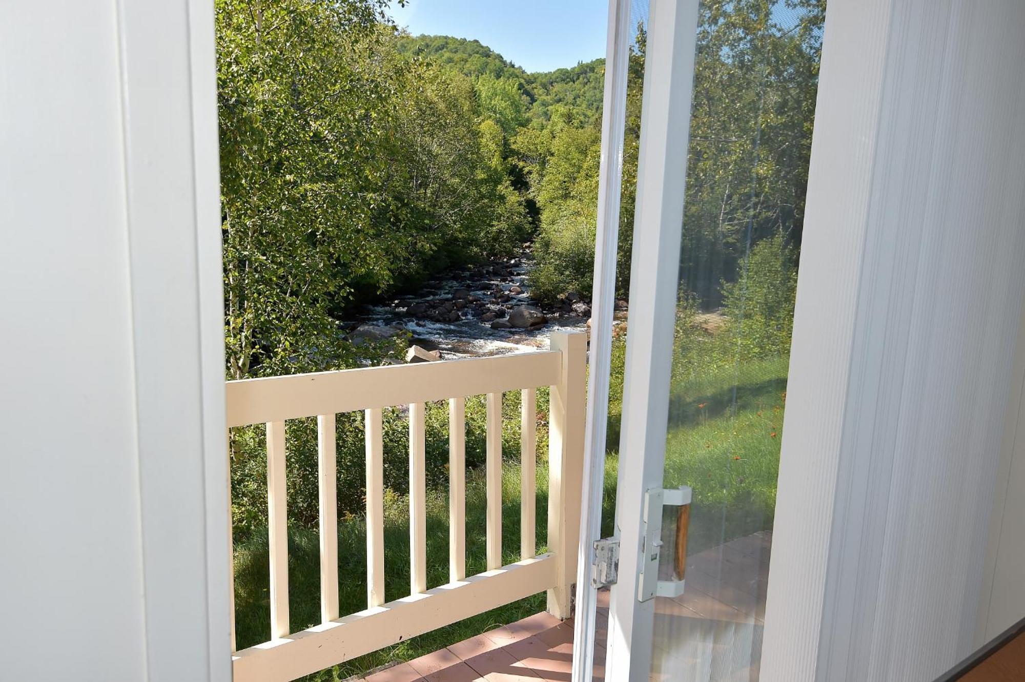 Motel Et Chalets Bo-Fleuve Evangeline Motel