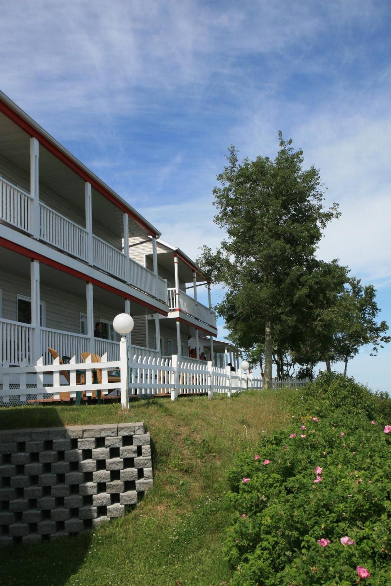 Motel Et Chalets Bo-Fleuve Evangeline 3*