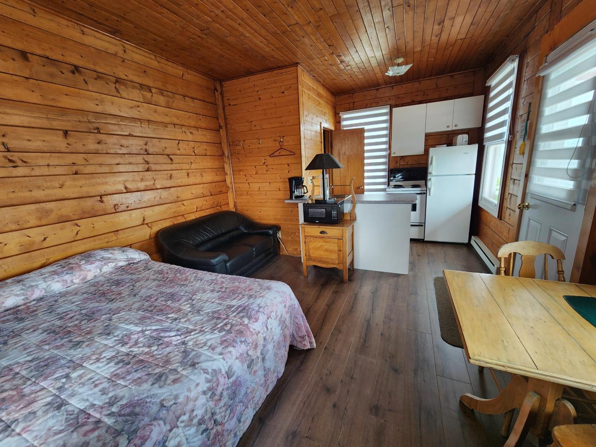 Motel Et Chalets Bo-Fleuve Evangeline Saint-Simeon (Capitale-Nationale)