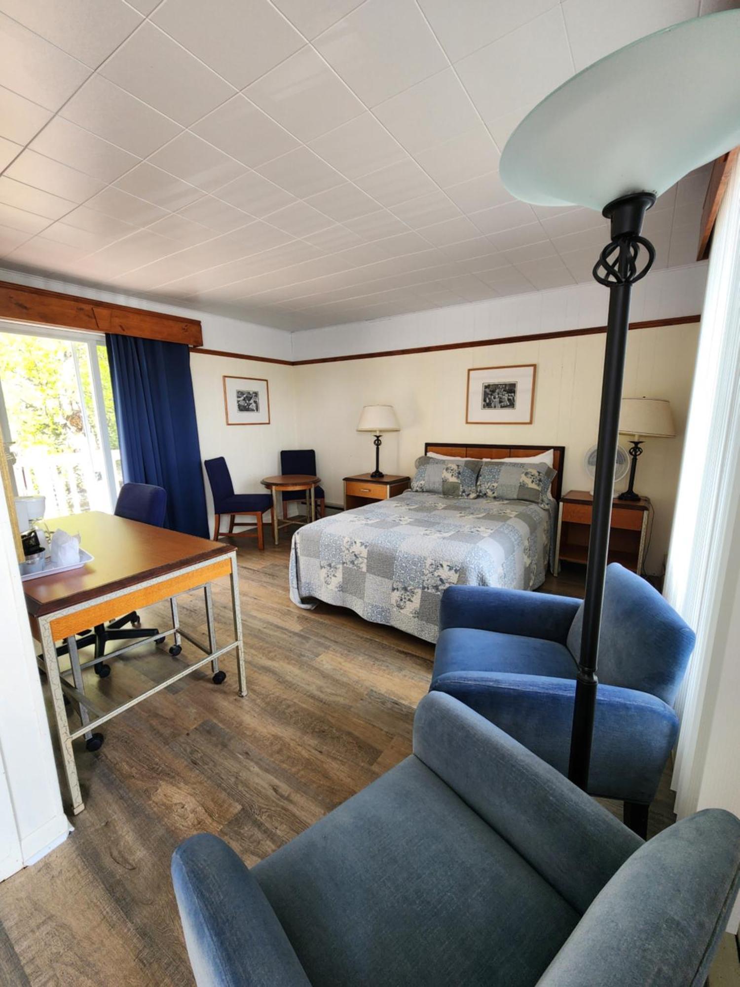 Motel Et Chalets Bo-Fleuve Evangeline Motel