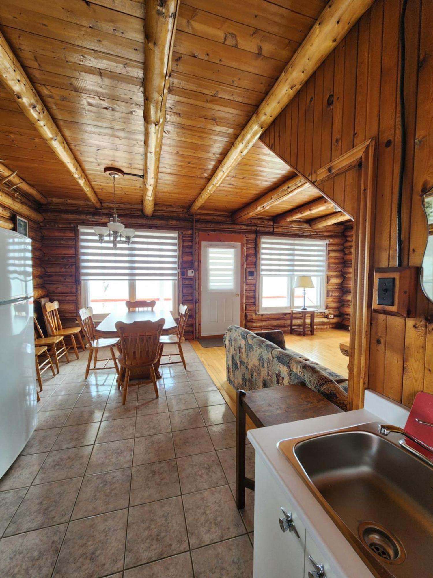 Motel Et Chalets Bo-Fleuve Evangeline 3*