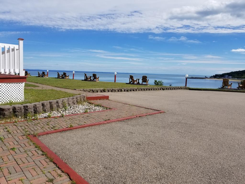 Motel Et Chalets Bo-Fleuve Evangeline 3*